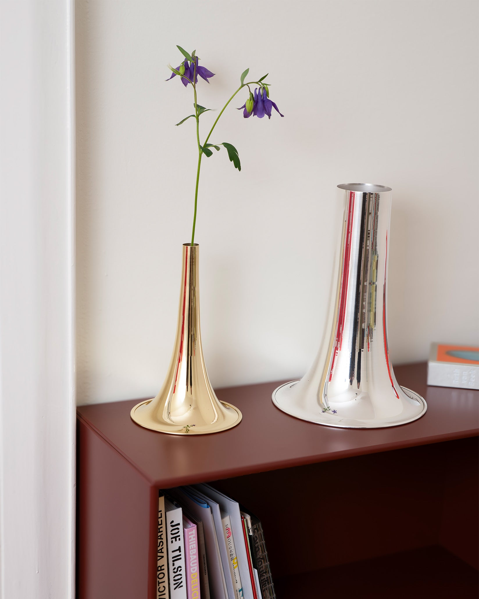 ALESSIアレッシーオブジェ／フラワーベース Trumpet: Flower vase By Michael Anastassiades | Alessi