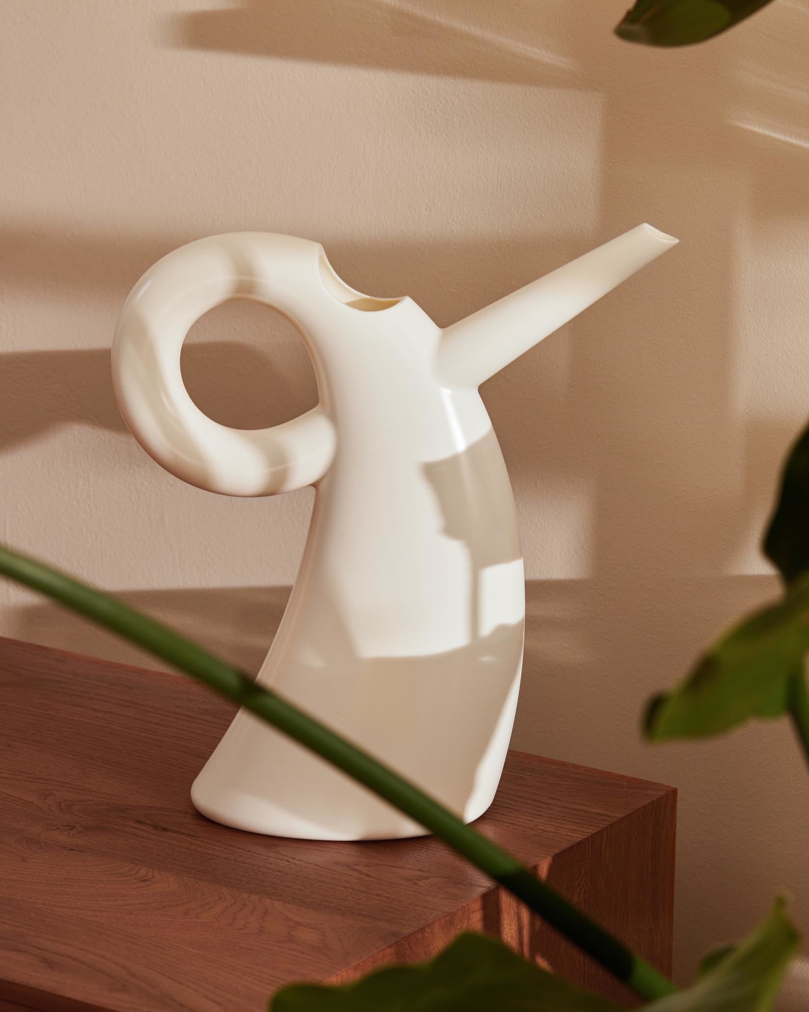 【希少】ALESSI Diva Eero Aamio じょうろ Diva: Watering can by Eero Aarnio | Alessi