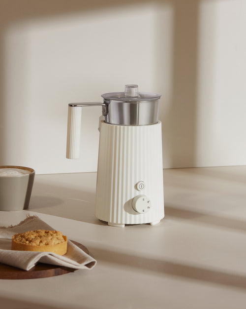 Plissé white Multi-function milk frother. British plug Alessi 1