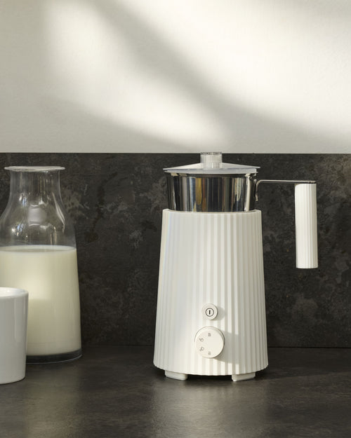 Plissé white Multi-function milk frother. British plug Alessi 1