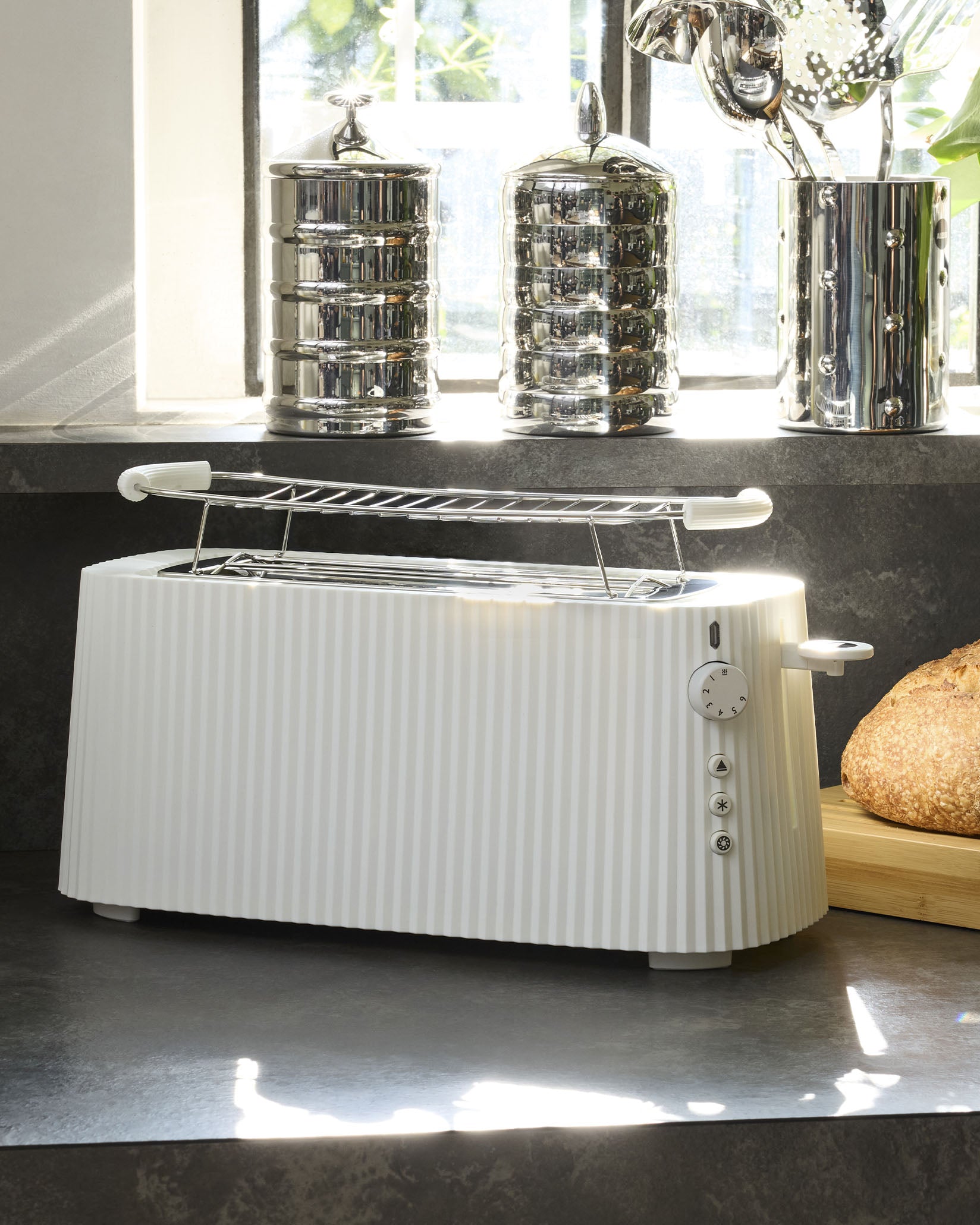 Plissé white Long double compartment toaster. English plug. Alessi 1