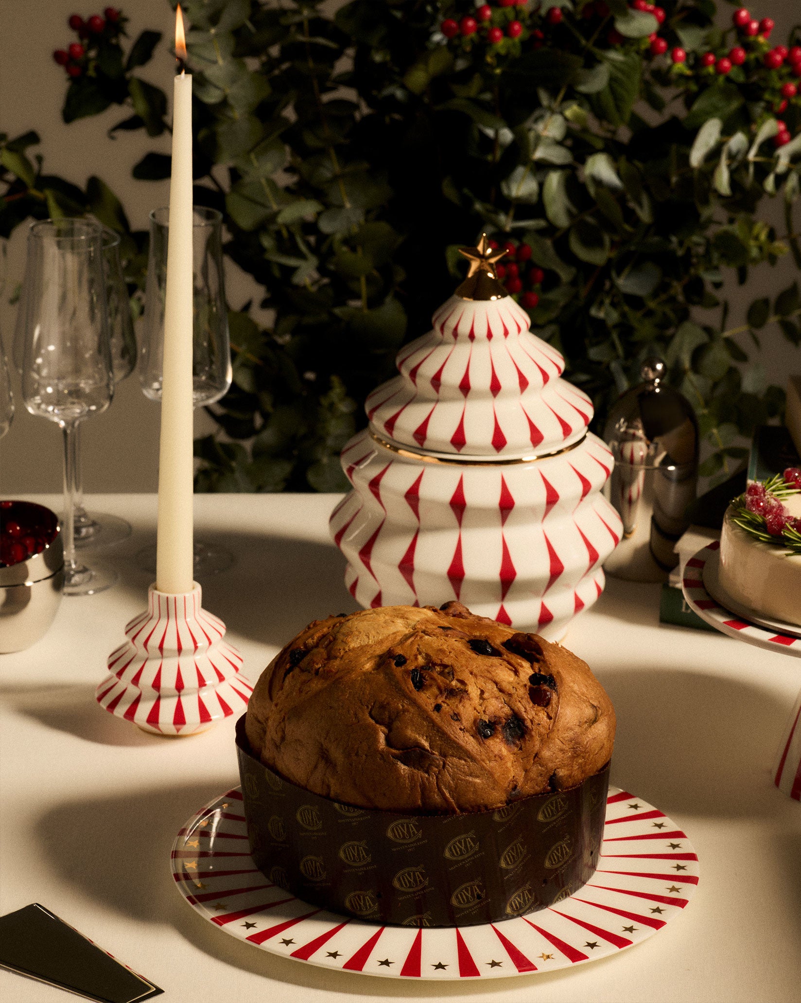 ALESSI　アレッシィ　BIGLOVE、キャンディポット、CANCAN Delight: Christmas porcelain candle holder | Alessi