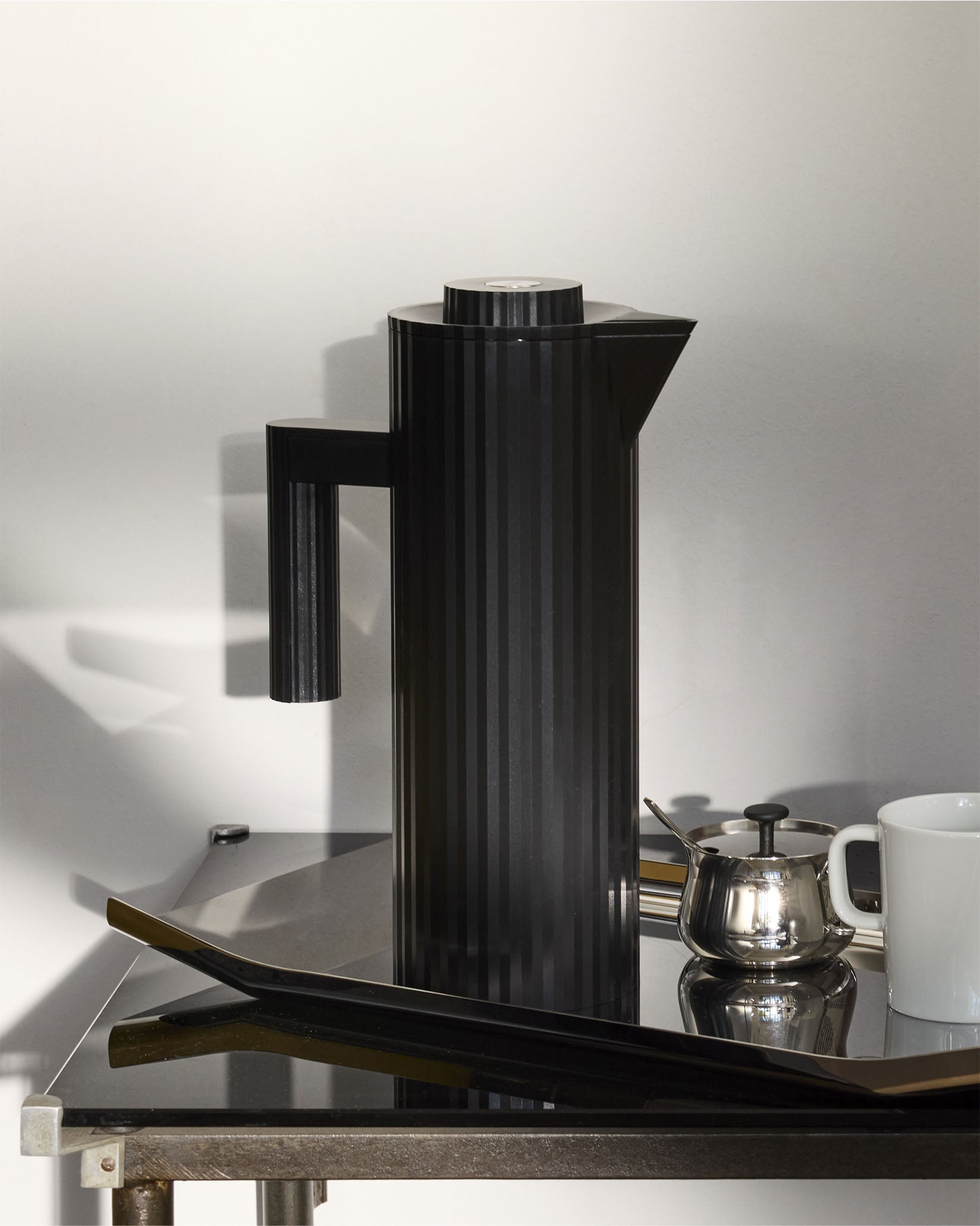 Plissé red Thermo insulated jug Alessi 3