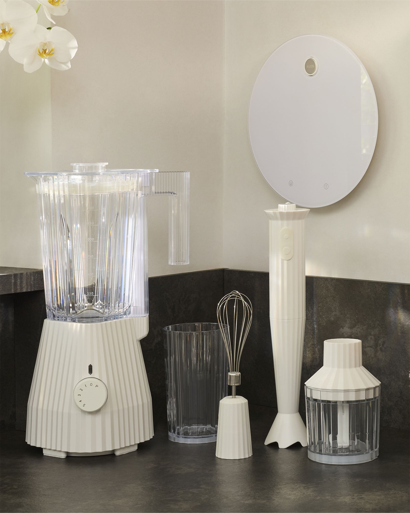 Plissé white Hand blender set. British plug Alessi 2