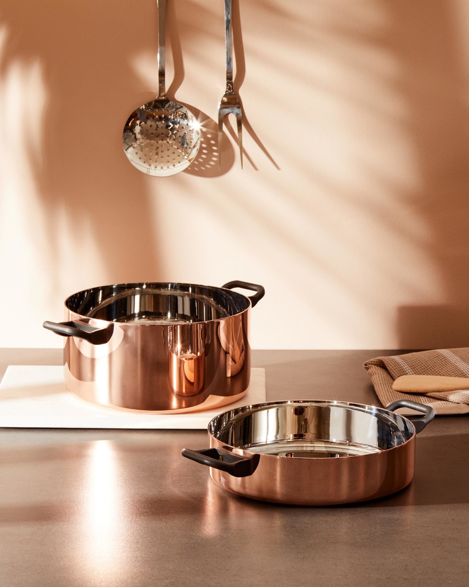 La Cintura di Orione Ø cm 20.00 || Ø inch 8″ Casserole with two handles Alessi 1