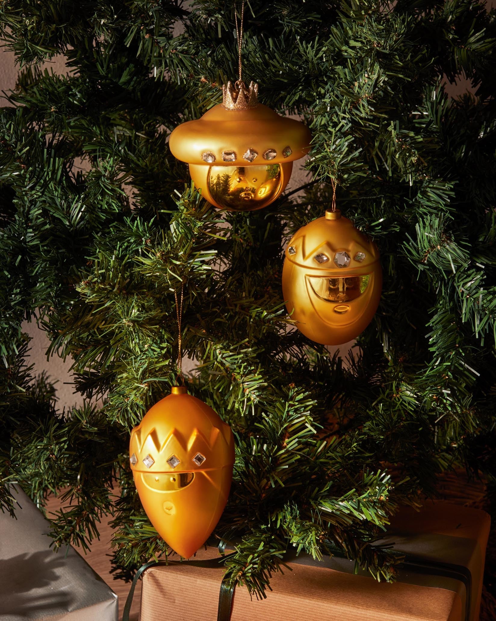 Gaspare red Christmas bauble Alessi 1