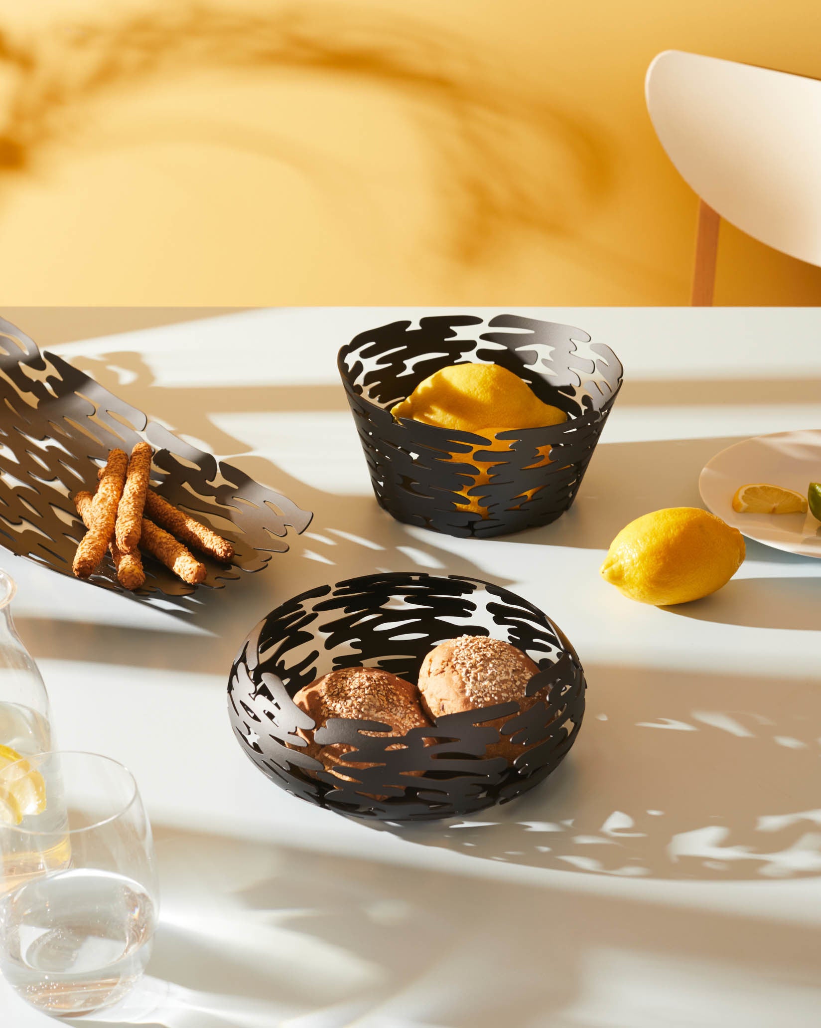 Alessi アレッシィ　ラウンドバスケット大中セット Resonance: Fruit holder by Abi Alice | Alessi