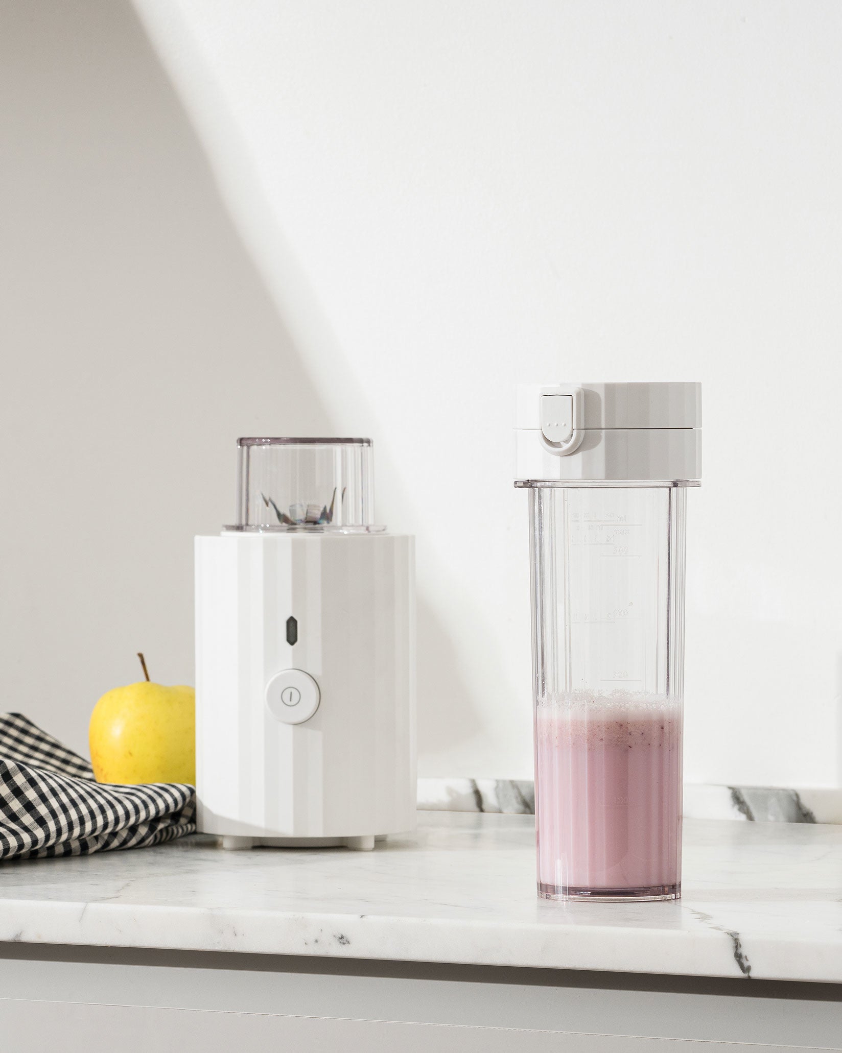 Plissé white Water bottle Alessi 1