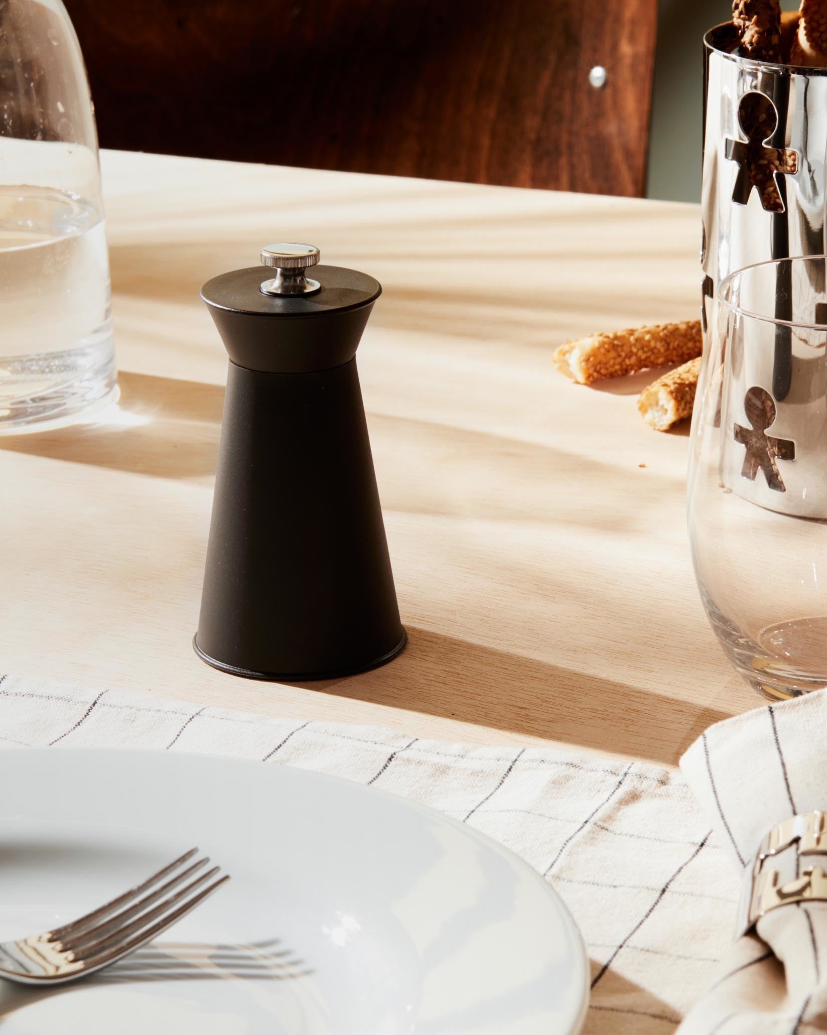 Pépé le Moko black Pepper mill Alessi 1