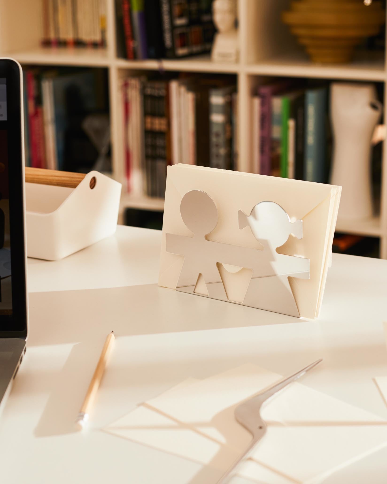 アレッシー　封筒ホルダー Home Office Accessories & Gadgets | Alessi