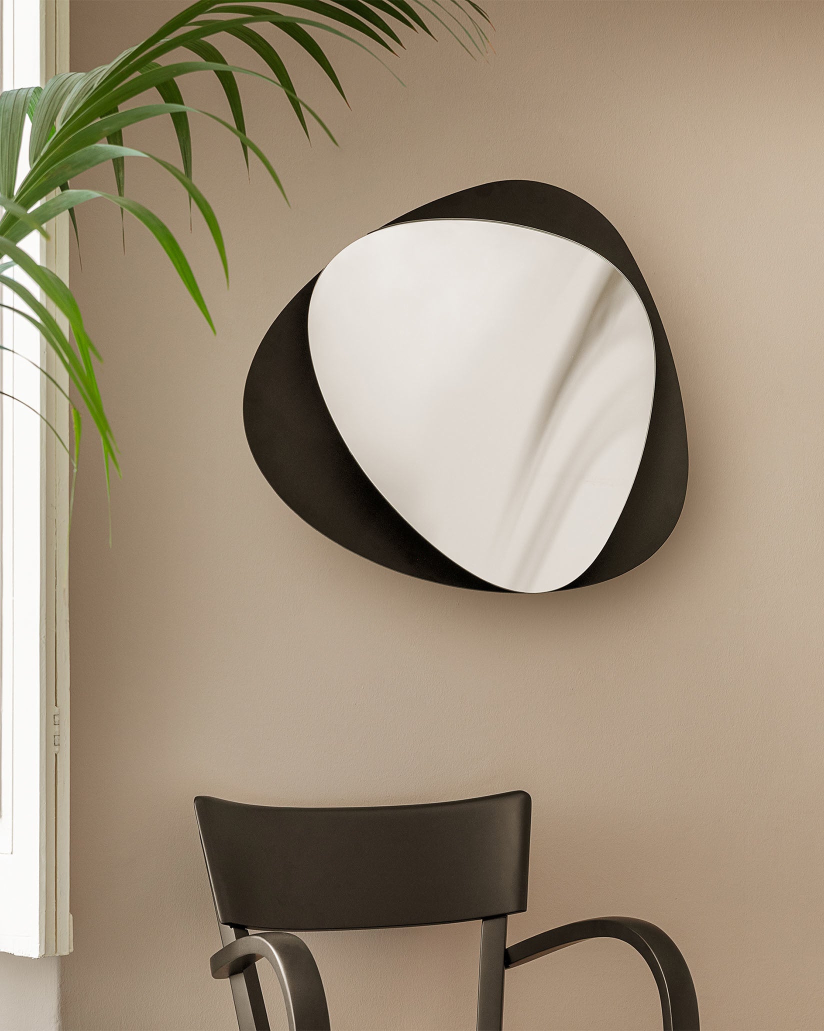 Colombina collection: Wall mirror | Alessi