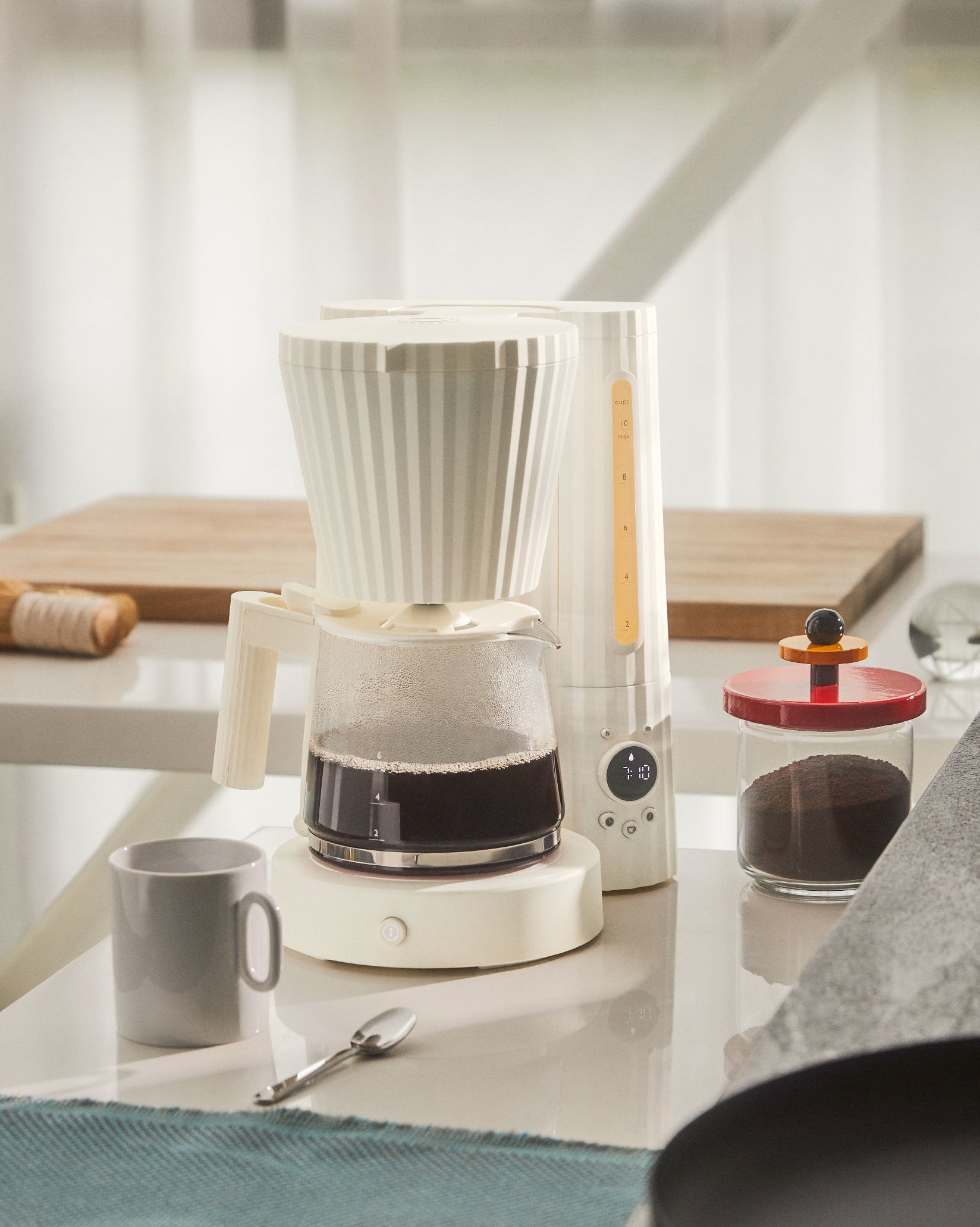 Plissé white Drip coffee maker. British plug. Alessi 1