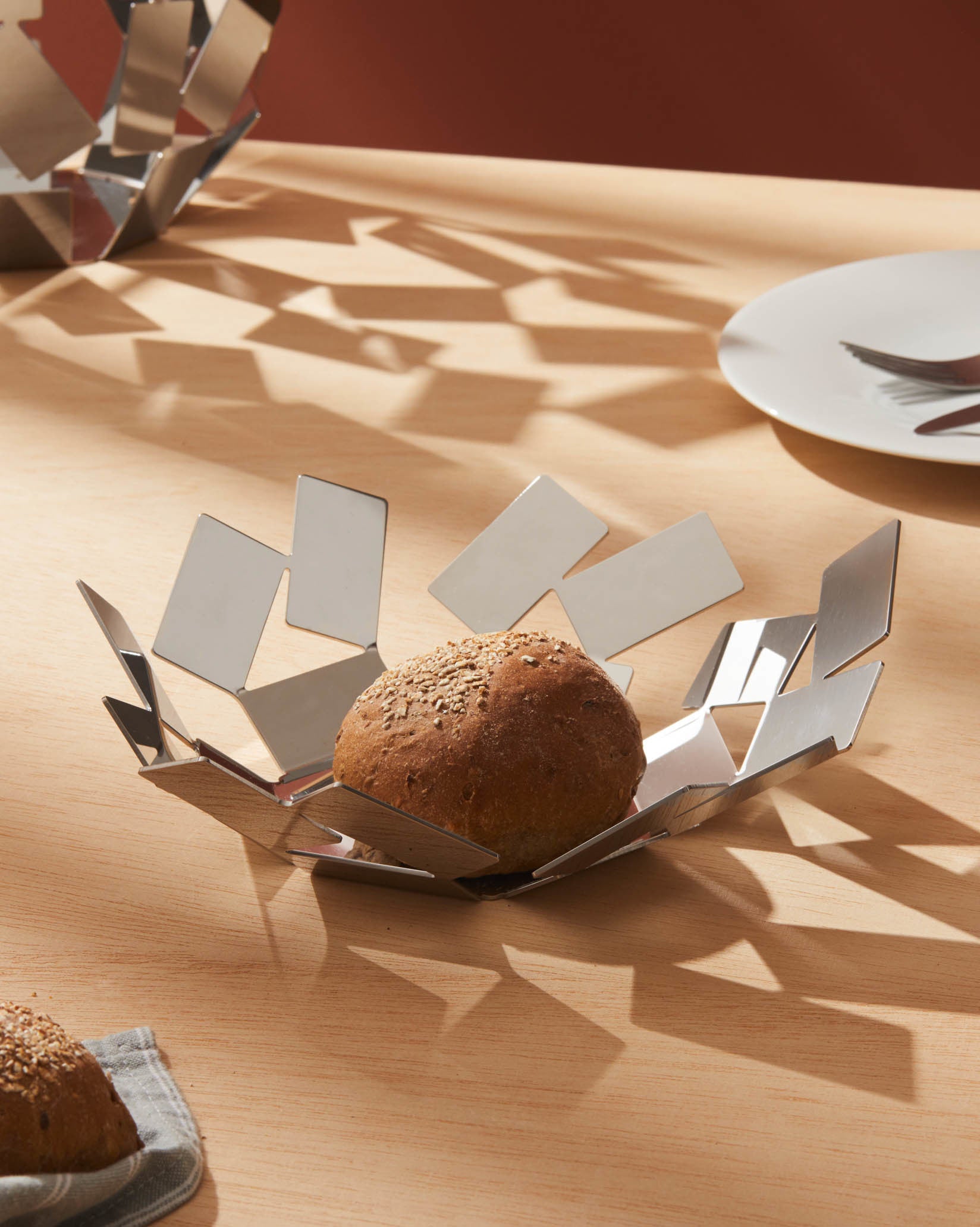 ALESSI La Stanza dello Scirocco アレッシィ La Stanza dello Scirocco: Centrepiece By Mario Trimarchi | Alessi.