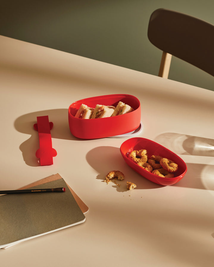 More fashion accessory than lunch box the Food à porter 3 layered design with air tight lids is available in a selection of bright colours. Ideal for school, work or picnics this makes a great gift idea.